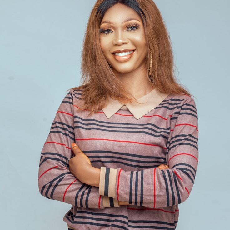 Kaveri Mehta, Lead Design Curator at IslandHarborMuse, reviewing corporate floral arrangements